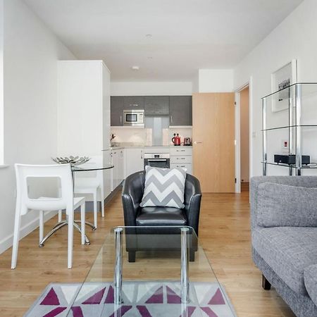 Roomspace Serviced Apartments - Swan House Leatherhead Εξωτερικό φωτογραφία